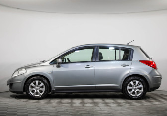 Подержанный автомобиль Nissan Tiida Hatchback 2008 года (8 фото)