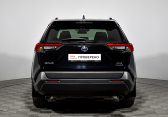 Подержанный автомобиль Toyota RAV4 2020 года (6 фото)