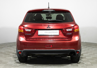 Подержанный автомобиль Mitsubishi ASX 2014 года (6 фото)