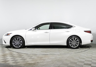 Подержанный автомобиль Lexus ES 2020 года (8 фото)
