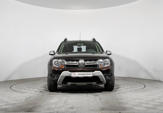 Подержанный автомобиль Renault Duster 2016 года (2 фото)