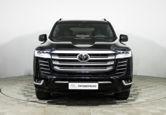 Подержанный автомобиль Toyota Land Cruiser Suv 2021 года (2 фото)