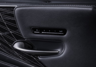 Подержанный автомобиль Lexus LS 2021 года (28 фото)