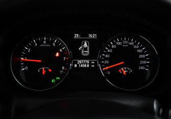 Подержанный автомобиль Nissan Qashqai+2 2013 года (17 фото)