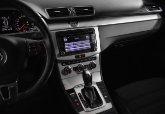 Подержанный автомобиль Volkswagen Passat CC 2012 года (19 фото)