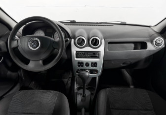 Подержанный автомобиль Renault Logan Sedan 2011 года (14 фото)