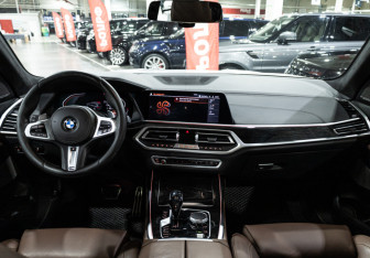 Подержанный автомобиль BMW X7 2020 года (25 фото)