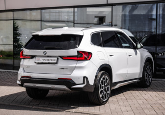 Подержанный автомобиль BMW X1 2024 года (6 фото)