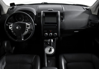 Подержанный автомобиль Nissan X-Trail 2010 года (14 фото)