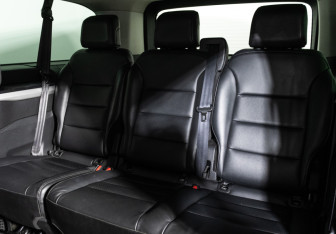 Подержанный автомобиль Peugeot Traveller 2018 года (15 фото)