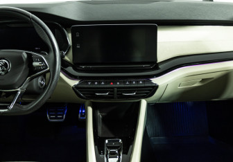 Подержанный автомобиль Skoda Octavia Liftback 2022 года (14 фото)