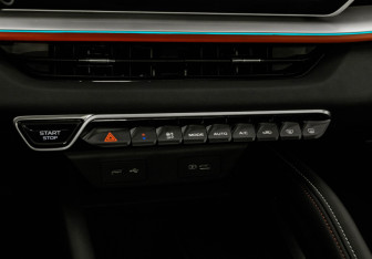 Подержанный автомобиль Geely Coolray 2024 года (20 фото)