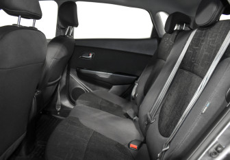 Подержанный автомобиль Kia Rio Hatchback 2016 года (12 фото)