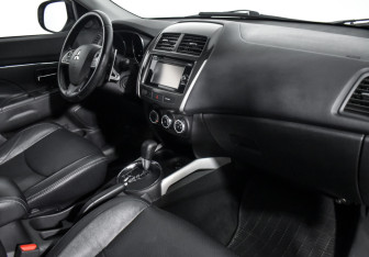 Подержанный автомобиль Mitsubishi ASX 2013 года (13 фото)