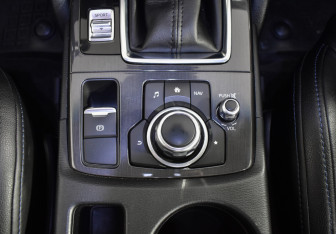 Подержанный автомобиль Mazda CX-5 2015 года (15 фото)