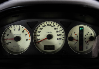 Подержанный автомобиль Mitsubishi Lancer Wagon 2004 года (17 фото)