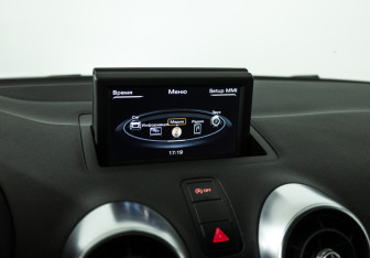 Подержанный автомобиль Audi A1 2014 года (15 фото)