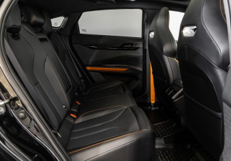 Подержанный автомобиль Changan UNI-V 2024 года (32 фото)