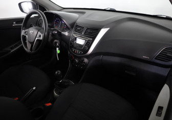 Подержанный автомобиль Hyundai Solaris Sedan 2016 года (17 фото)