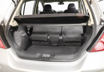Подержанный автомобиль Nissan Tiida Hatchback 2008 года (24 фото)