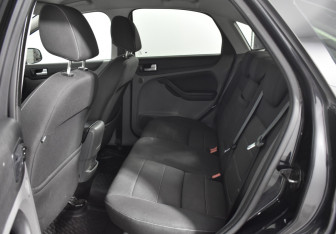 Подержанный автомобиль Ford Focus Hatchback 2011 года (11 фото)