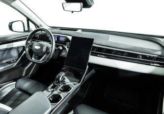 Подержанный автомобиль Geely Atlas 2023 года (9 фото)