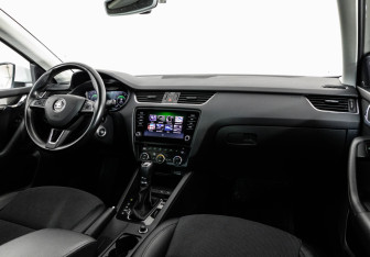Подержанный автомобиль Skoda Octavia Liftback 2019 года (9 фото)