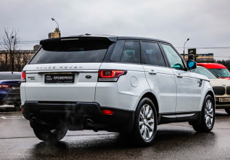 Подержанный автомобиль Land Rover Range Rover Sport 2015 года (9 фото)