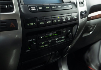 Подержанный автомобиль Toyota Land Cruiser Prado 2007 года (17 фото)