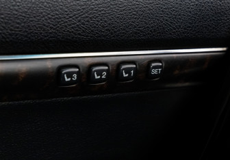 Подержанный автомобиль Toyota Land Cruiser Suv 2011 года (19 фото)