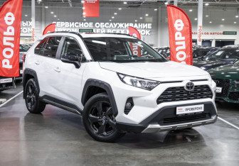 Подержанный автомобиль Toyota RAV4 2022 года (4 фото)