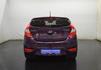 Подержанный автомобиль Hyundai Solaris Hatchback 2011 года (6 фото)
