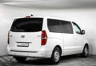 Подержанный автомобиль Hyundai H-1 2018 года (5 фото)