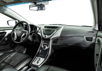 Подержанный автомобиль Hyundai Avante Sedan 2011 года (9 фото)
