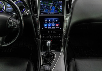 Подержанный автомобиль Infiniti Q50 2016 года (16 фото)