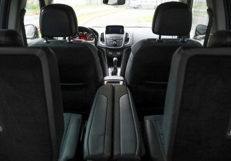 Подержанный автомобиль Opel Zafira Compactvan 2014 года (33 фото)