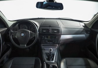 Подержанный автомобиль BMW X3 2010 года (8 фото)
