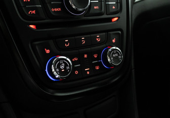 Подержанный автомобиль Opel Mokka 2014 года (17 фото)