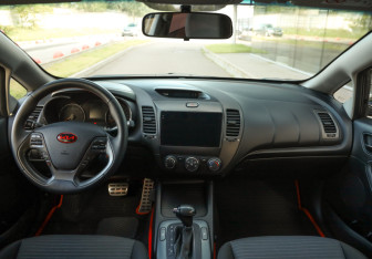 Подержанный автомобиль Kia Cerato Sedan 2015 года (11 фото)