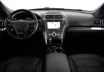 Подержанный автомобиль Ford Explorer 2017 года (9 фото)