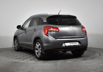Подержанный автомобиль Citroen C4 Aircross 2012 года (7 фото)