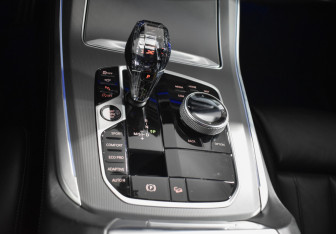 Подержанный автомобиль BMW X5 2019 года (16 фото)