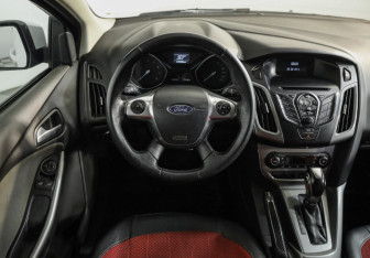 Подержанный автомобиль Ford Focus Hatchback 2013 года (11 фото)