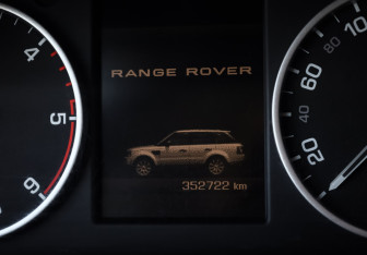 Подержанный автомобиль Land Rover Range Rover Sport 2011 года (15 фото)
