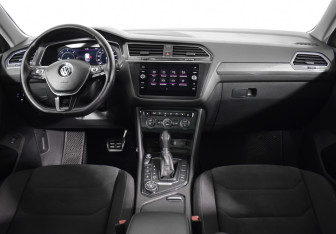 Подержанный автомобиль Volkswagen Tiguan 2017 года (11 фото)