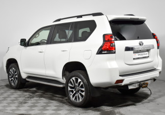 Подержанный автомобиль Toyota Land Cruiser Prado 2022 года (7 фото)