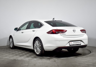 Подержанный автомобиль Opel Insignia Liftback 2018 года (7 фото)
