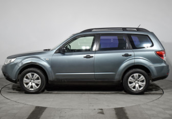 Подержанный автомобиль Subaru Forester Suv 2011 года (8 фото)