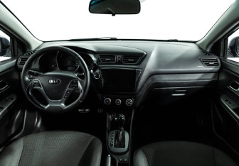 Подержанный автомобиль Kia Rio Sedan 2015 года (13 фото)