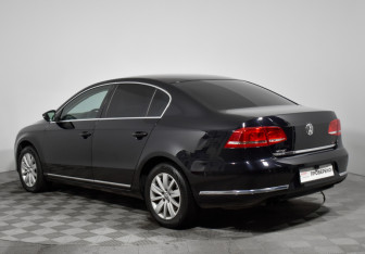 Подержанный автомобиль Volkswagen Passat Sedan 2011 года (7 фото)